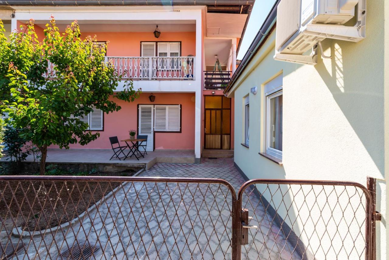 زادار Studio Apartment Gina المظهر الخارجي الصورة