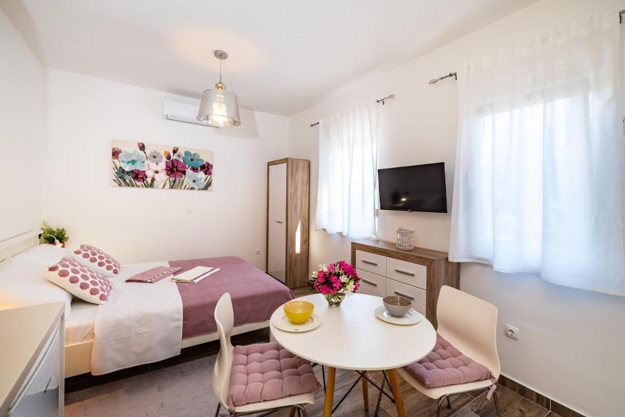 زادار Studio Apartment Gina المظهر الخارجي الصورة