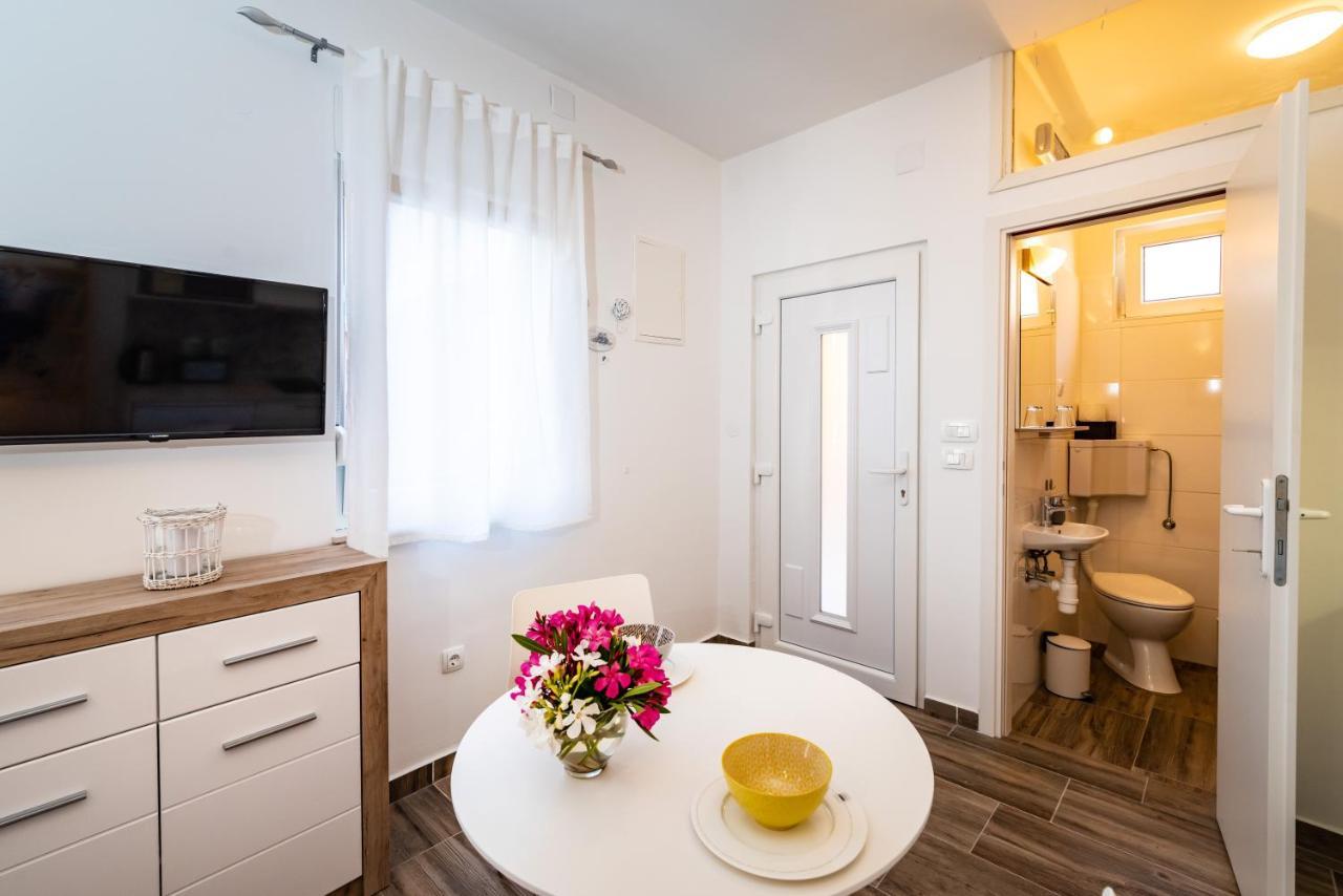 زادار Studio Apartment Gina المظهر الخارجي الصورة